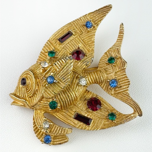 1950s - 1960s Vintage Brooch Textured Fish Colorful Rhinestones Aquatic Chic